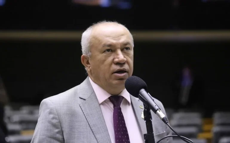 Comissão aprova projeto que obriga governo a custear assistência à saúde de servidores expostos a DDT