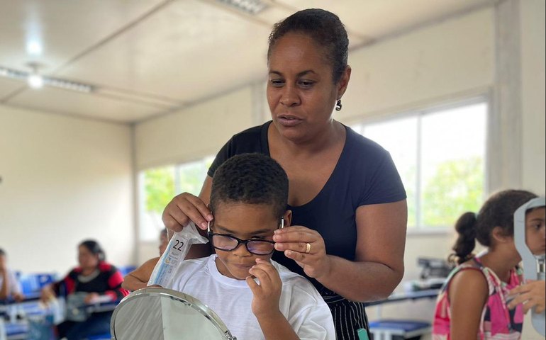 Programa ‘Sua Vida Com Um Novo Olhar’ garante óculos de grau para estudantes de Branquinha