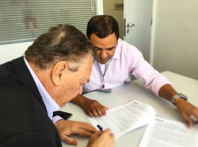 Prefeito Isnaldo Bulhões assina contrato de repasse para construção do Cras