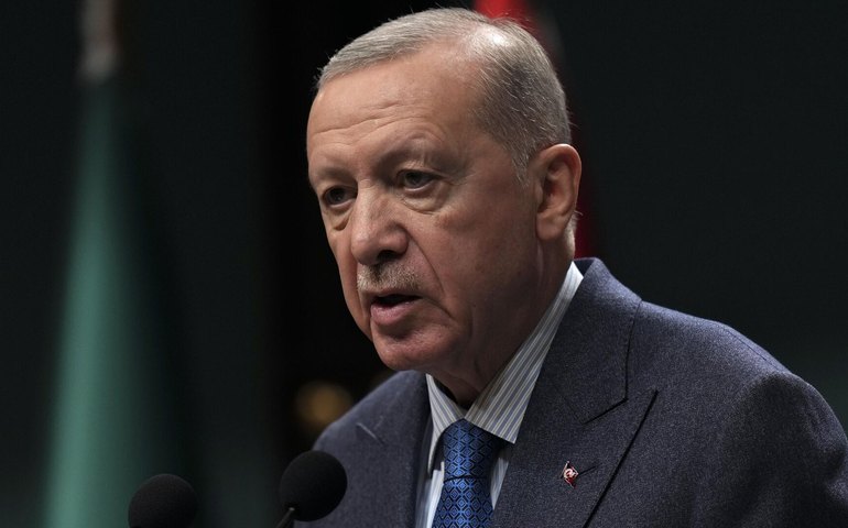 Turquia pronta para sediar reunião entre Putin e Trump se ambos concordarem, diz fonte à Sputnik