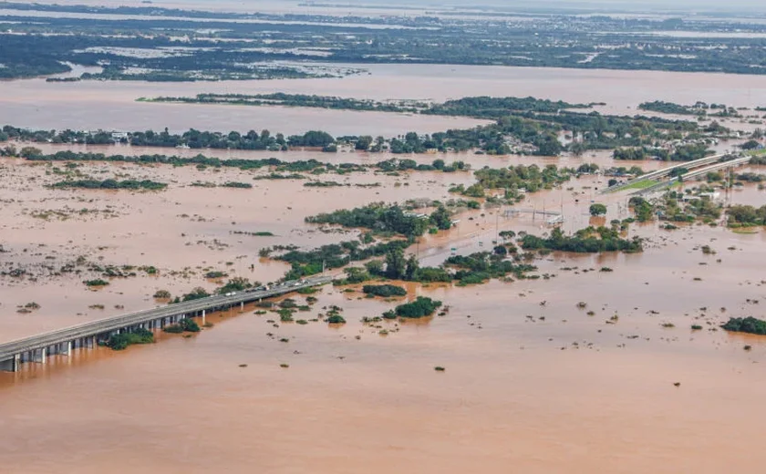 Porto do Rio Grande opera normalmente, sem ser afetado pelas chuvas no RS