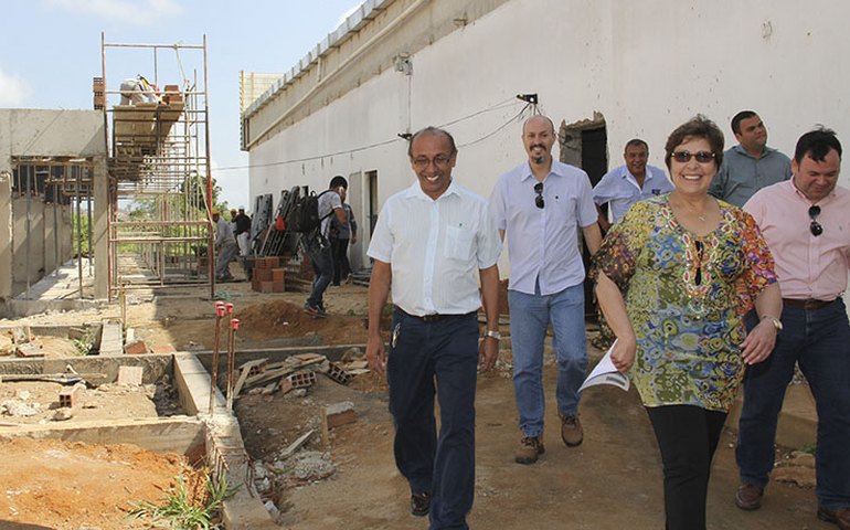 Célia Rocha visita instalações da Frigovale em Arapiraca