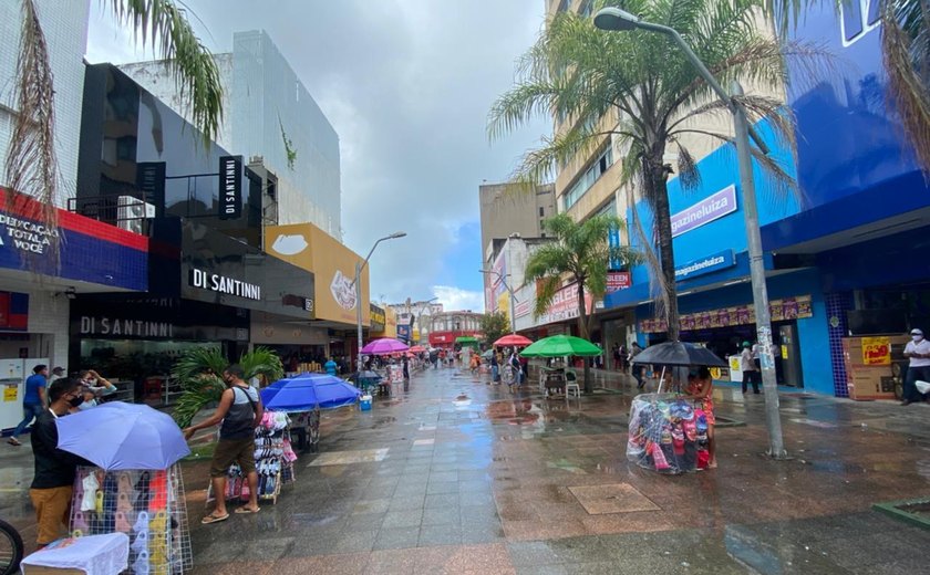 Homem em situação de rua é ferido após ataque com explosivo no Centro de Maceió