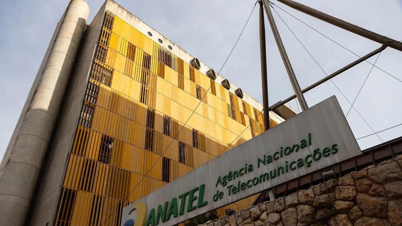 Anatel faz operação em centros de Amazon, Shopee e Mercado Livre contra eletrônicos piratas