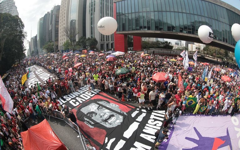 Multidões ocupam capitais contra anistia e PEC da Blindagem