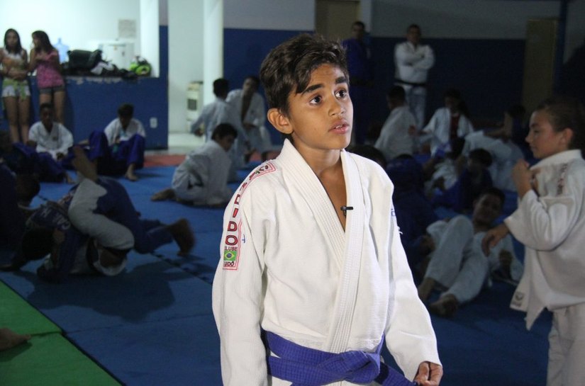Projeto de judô criado por guarda municipal ajuda na superação de atleta
