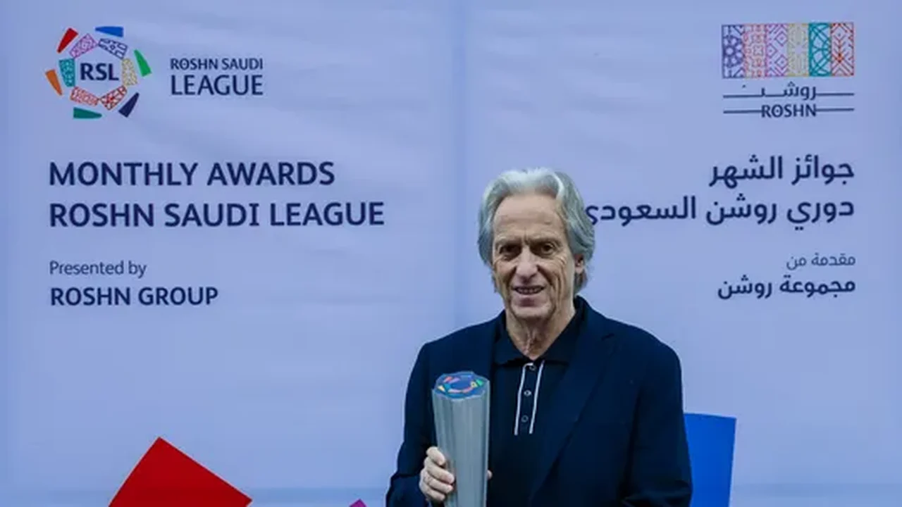 Jorge Jesus, do Al-Hilal, ganha o prêmio de melhor técnico do mês no Sauditão
