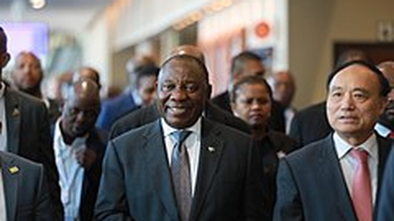 Cyril Ramaphosa é reeleito presidente na África do Sul