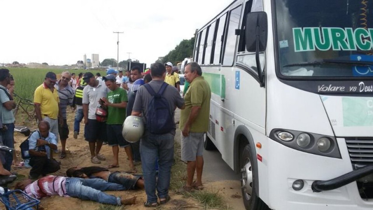 Criminosos morrem durante tentativa de assalto a van na BR 104