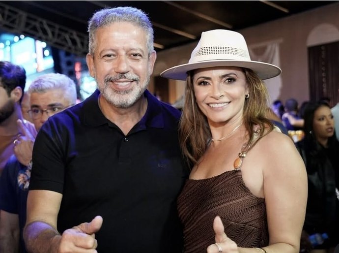 Líder nas pesquisas para o Senado, Arthur Lira prestigia celebração dos 64 anos do município de Belém