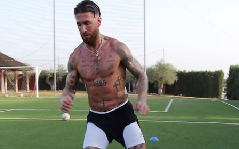 Sem clube desde que deixou o PSG, Sergio Ramos desembarca na Espanha para assinar com Sevilla