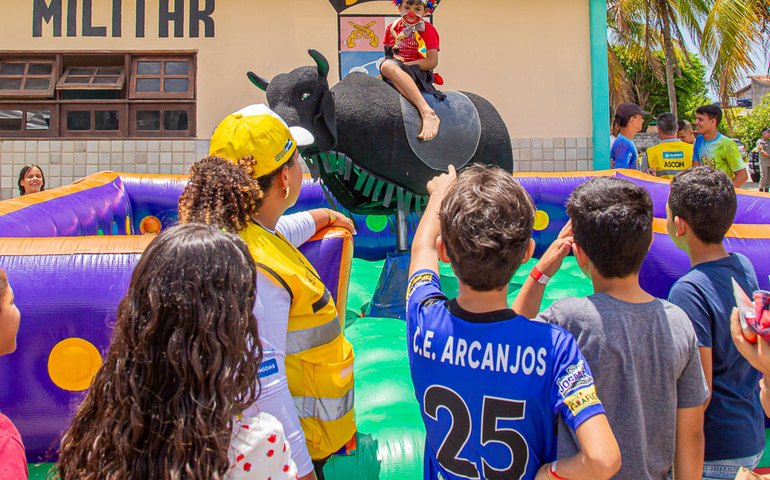 5º Batalhão promove manhã de festa e diversão a crianças do Benedito Bentes