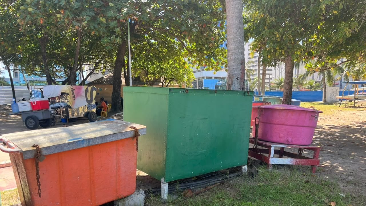 Embarcações e objetos abandonados na Orla da Pajuçara serão retirados nesta quinta-feira (23)