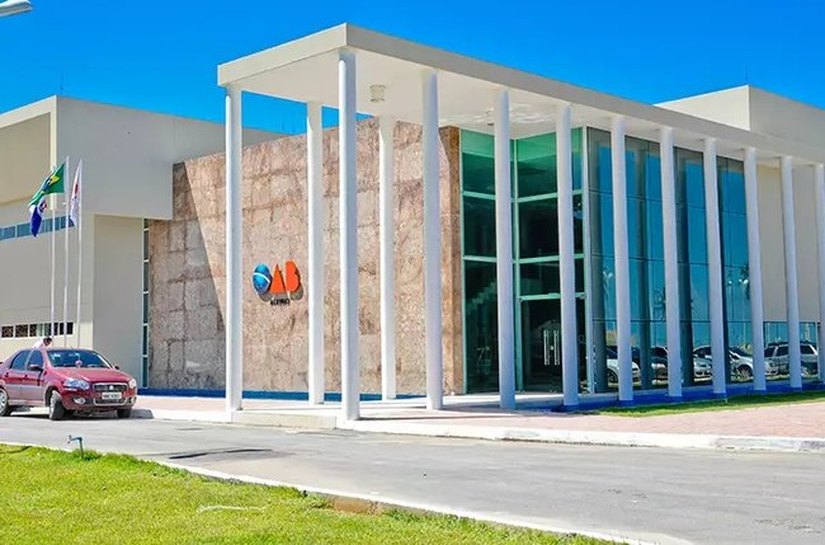 OAB entrega relatório de casos de golpes do falso advogado à Polícia Civil