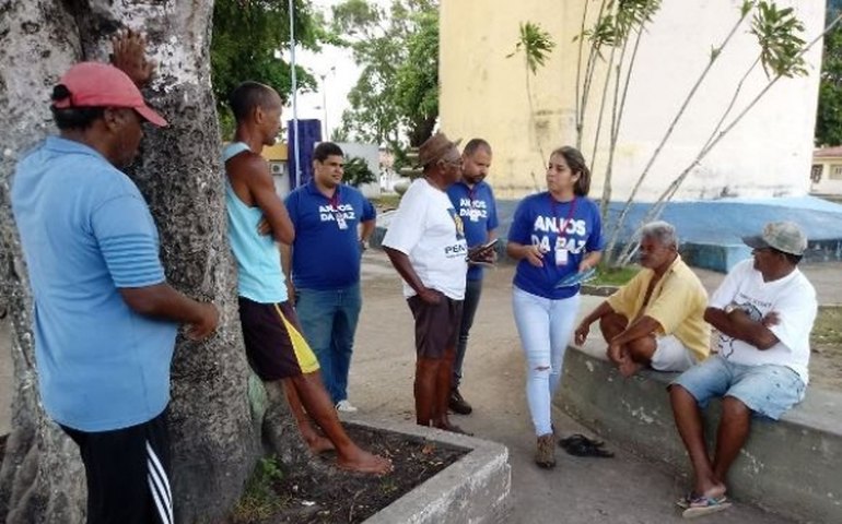 Dependentes químicos são acolhidos para tratamento contra as drogas em Penedo