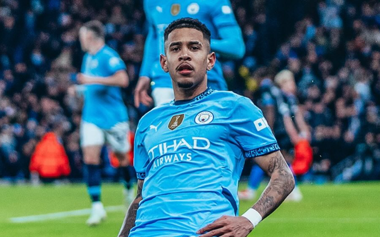 Savinho renova contrato com City até 2031 a pedido de Guardiola e celebra: 'Sensação especial'