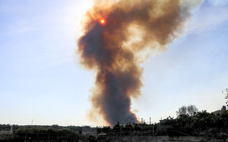 Dois jornalistas e outros dois civis são mortos em bombardeios israelenses no Líbano, diz jornal