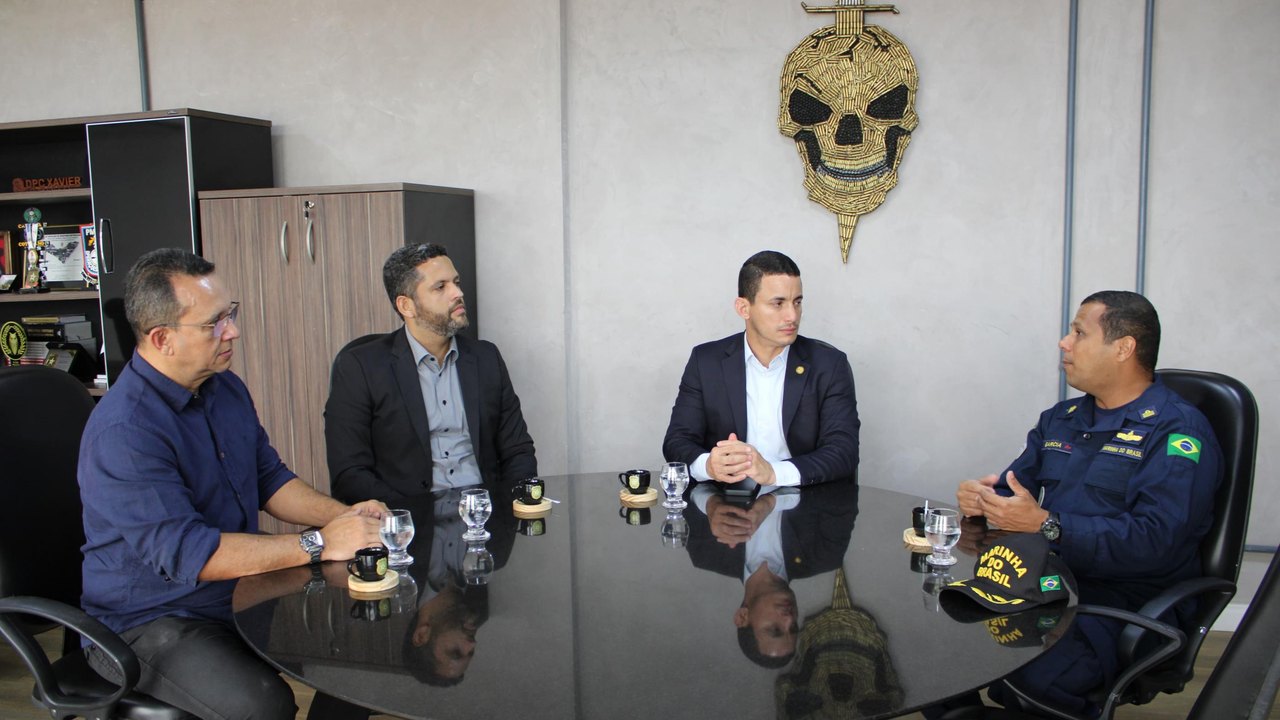 Delegado-geral recebe novo comandante da Marinha em Alagoas