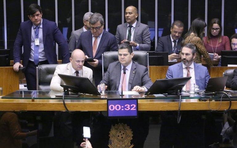 Congresso derruba vetos e aprova exame toxicológico para CNH e isenção de taxas à Embrapa