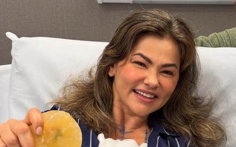 Suzana Alves retira silicone após 26 anos e fala sobre escolha por beleza natural