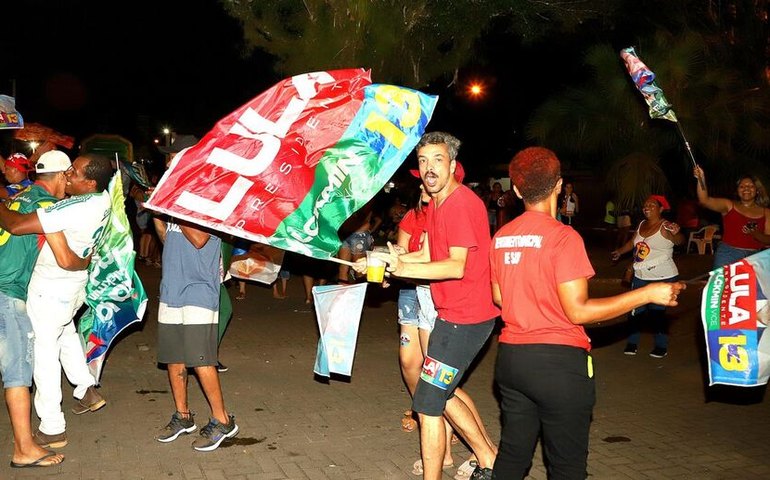 Em Eldorado, cidade de Bolsonaro, a festa na praça foi do PT