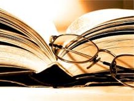 Hoje é Dia do Poeta: 5 livros de autores contemporâneos que você precisa conhecer