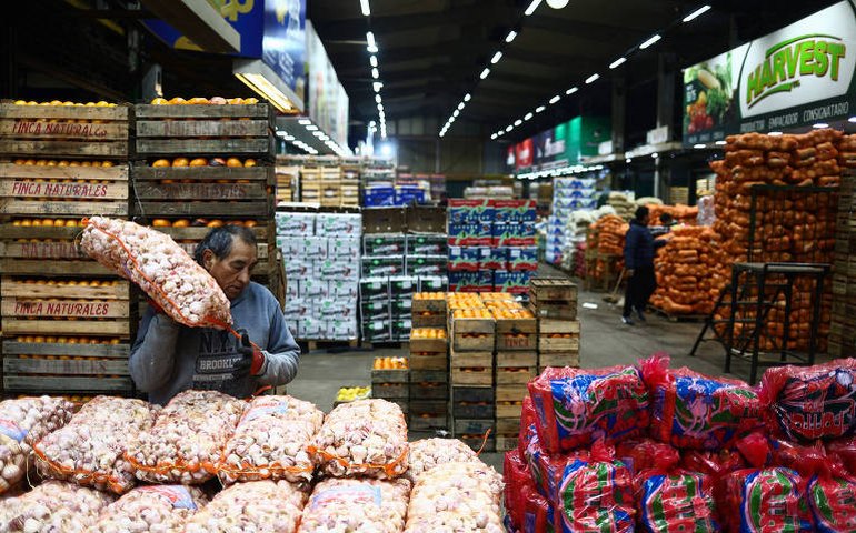 Inflação na Argentina sobe mais que o esperado em agosto e chega a 236,7% em 12 meses