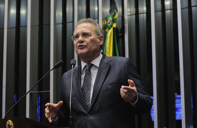 Renan não tem aliviado nos ataques e diz que Temer lidera facção