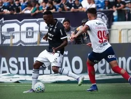Remo encerra jejum de 32 anos e derrota Bahia, último invicto, por 4 a 1