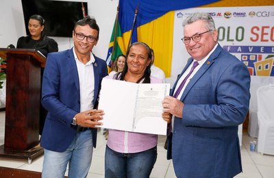 Solo Seguro: 51 famílias têm imóveis regularizados em Passo do Camaragibe