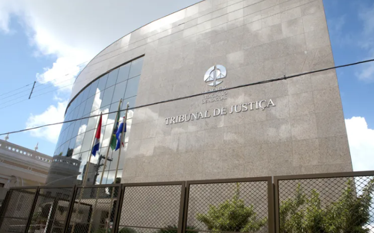 Dois nomes ‘acenam’ para a disputa da vaga de Elisabeth Carvalho no TJ-AL