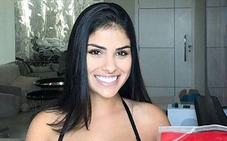 Ex-BBB Munik Nunes chama atenção com seios fartos após colocar silicone e divide opiniões
