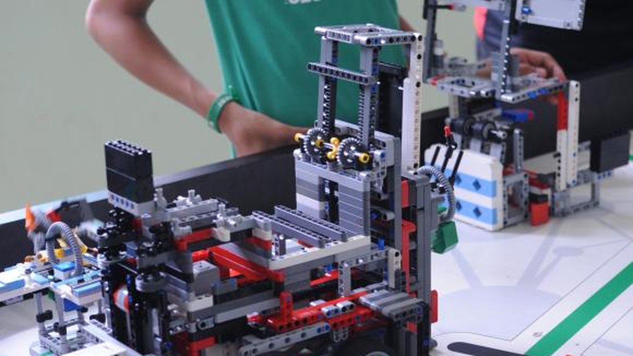 Torneio de robótica reúne 600 estudantes em Brasília