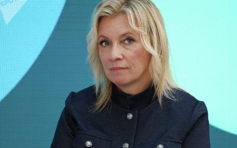 Jornalistas russos que combatem fake news enfrentam discriminação e violência, denuncia Zakharova
