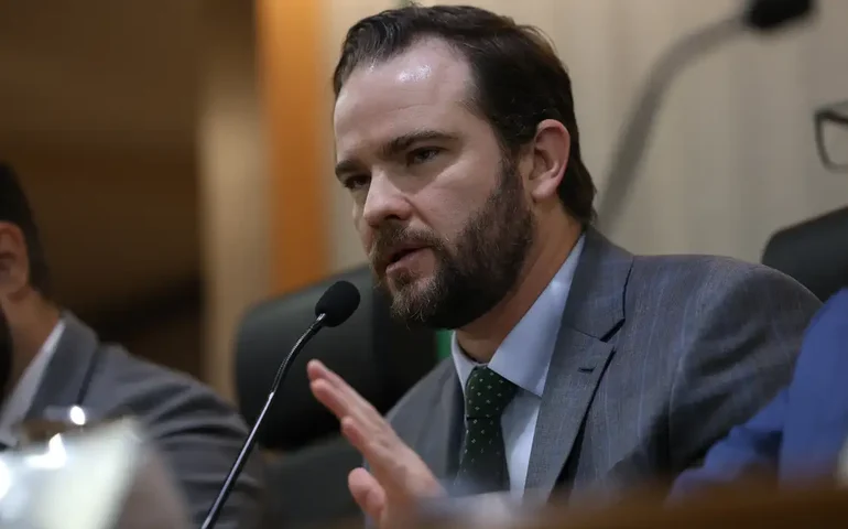 Secretário da Fazenda critica reação a relatório e diz que resultado fiscal supera expectativas