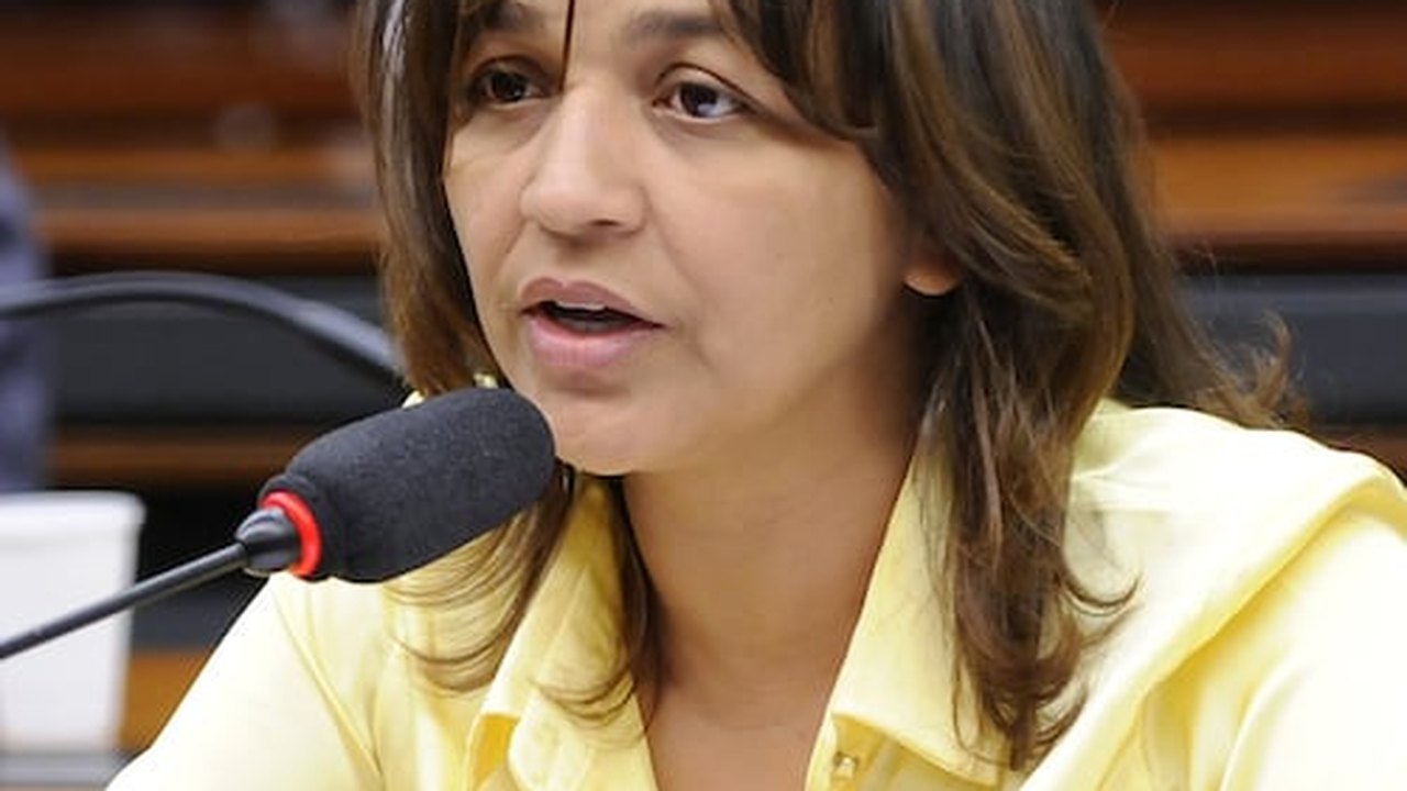 Eliziane Gama assume liderança da bancada feminina no Senado