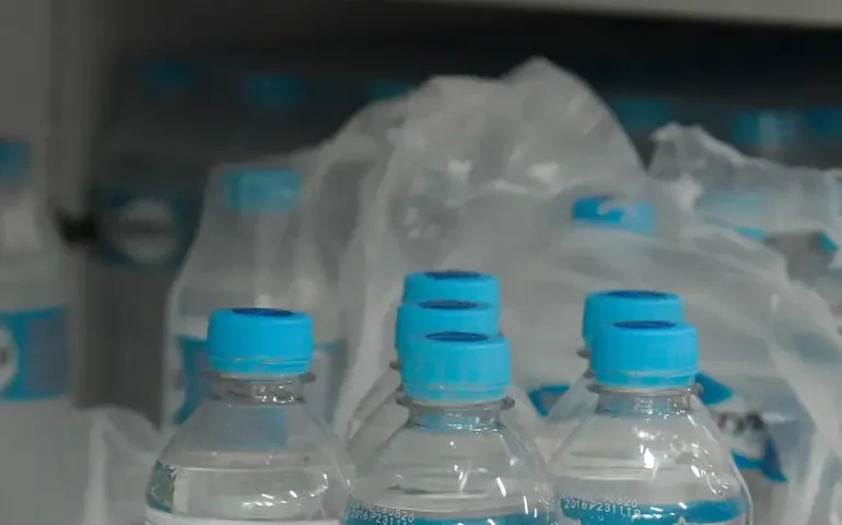 Laudo aponta presença de ácido em água mineral após intoxicação em SP