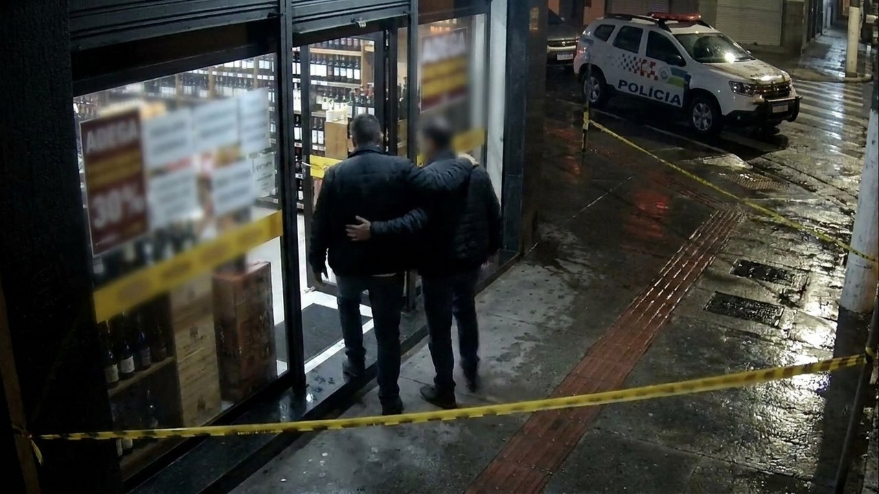 Câmeras mostram advogado carioca entrando em adega com homem antes de ser encontrado morto em São Paulo; veja vídeo