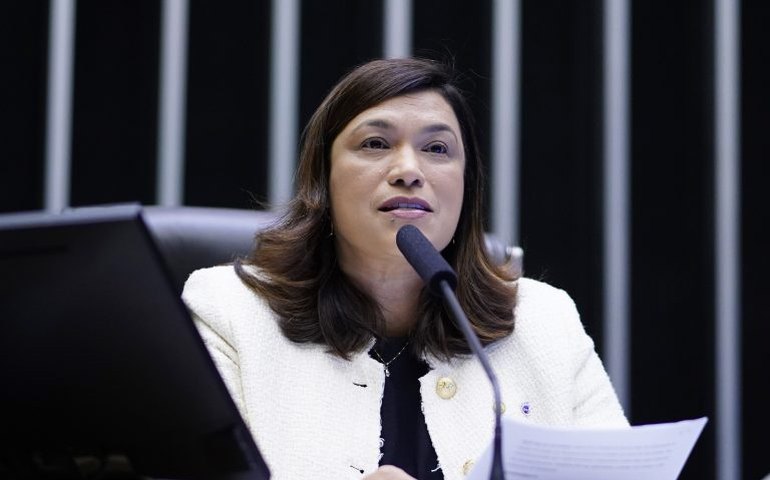 Comissão aprova projeto que obriga escolas a divulgar telefone do conselho tutelar