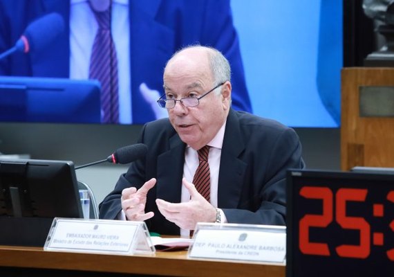 Cobrado por oposição, Mauro Vieira diz que retirada de embaixador de Israel não significa rompimento de relações