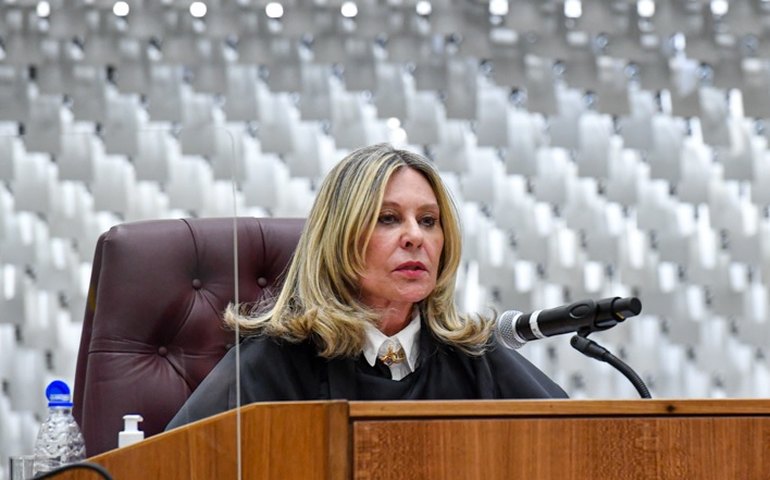 Lindôra volta a cargo na reta final da gestão Aras e reassume investigações sobre Bolsonaro