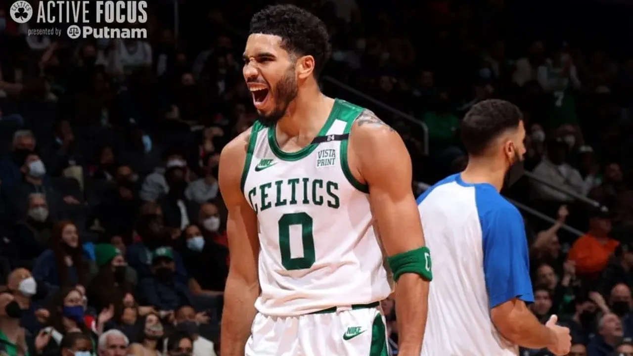 Jayson Tatum lidera Boston Celtics na vitória sobre Miami Heat na NBA