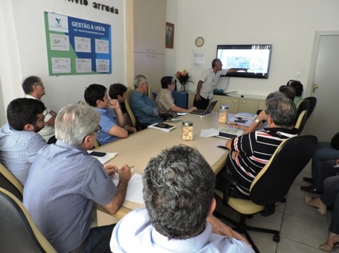 Casal faz levantamento sobre poços e investe na recuperação das estruturas