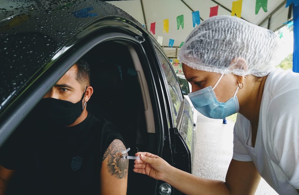 Aracaju começa a imunizar pessoas com 32 anos contra a Covid-19 / Foto: André Múmia