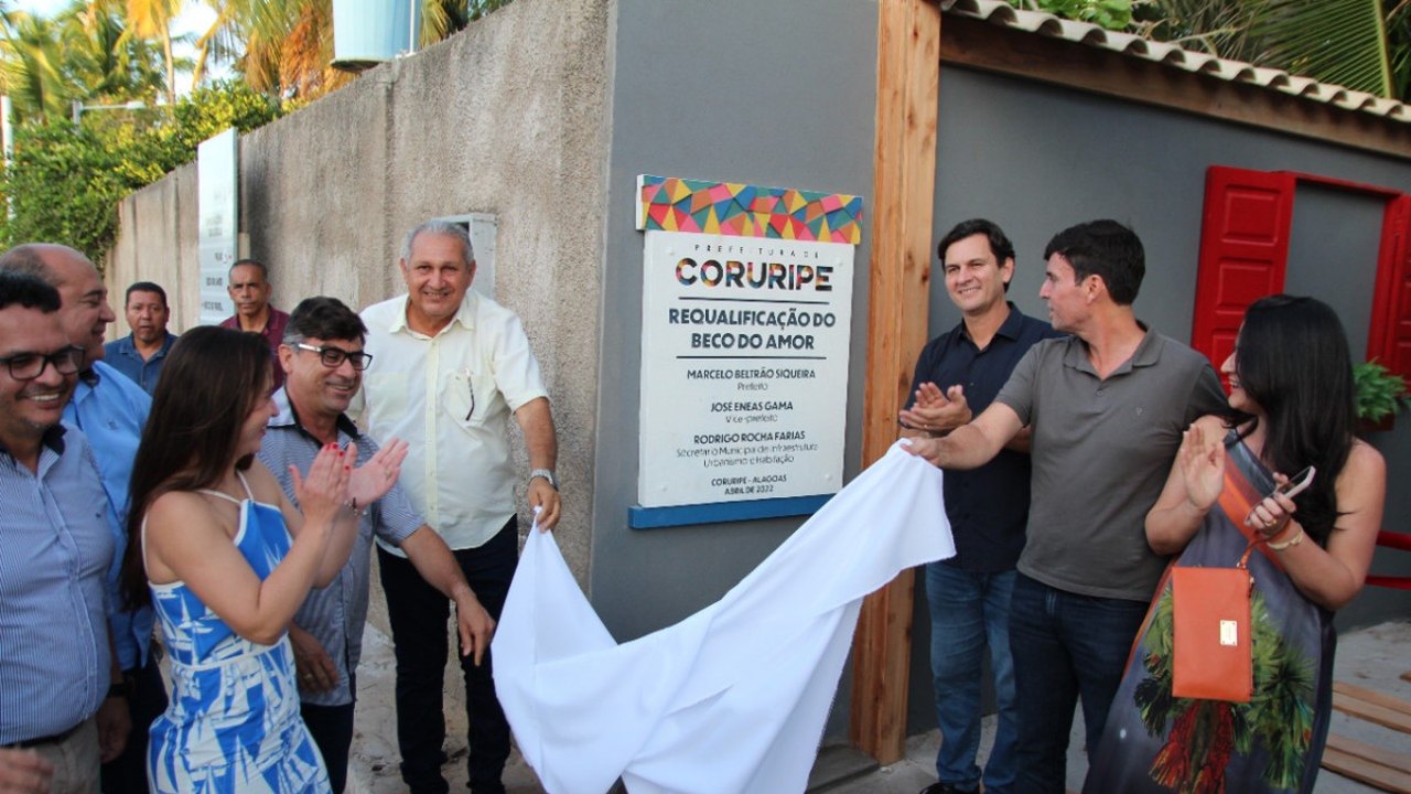 Prefeito Marcelo Beltrão entrega revitalização do farol e mais dois pontos turísticos no Pontal de Coruripe