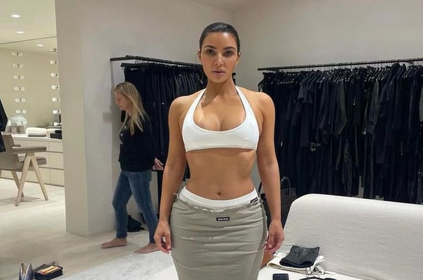 Kim Kardashian explica mudança temporária de sua mansão