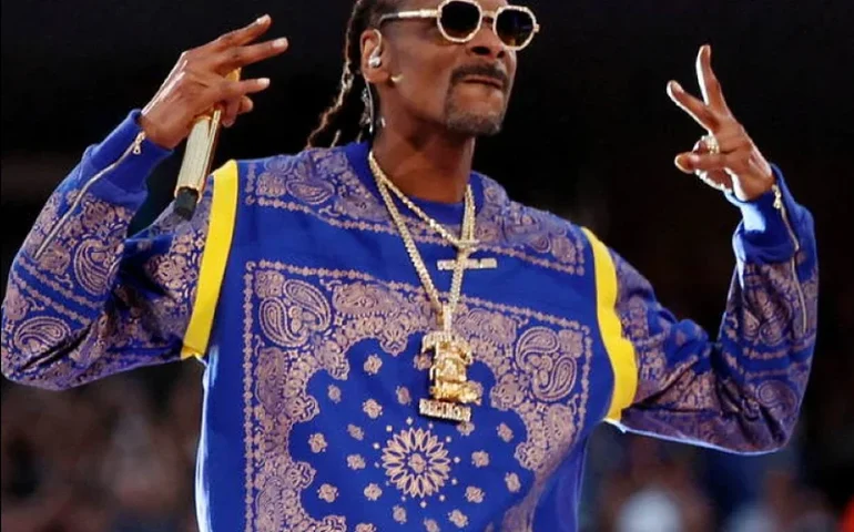 Snoop Dogg posta vídeo ouvindo música de Thiaguinho e cantor comemora