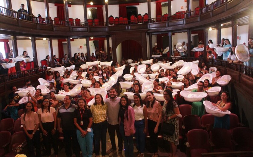 Gestantes recebem enxoval no encerramento da Semana do Bebê em Penedo