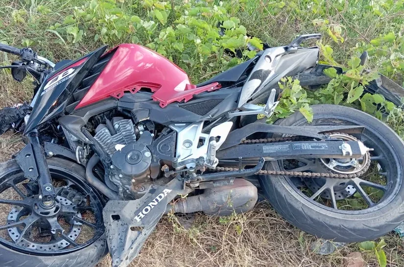 Motociclista é atingido por carro e arremessado a mais de 100 metros no interior de Alagoas