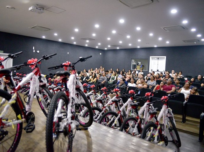 Arte, criatividade e conscientização marcam premiação do 5º Concurso de Cartazes em Arapiraca